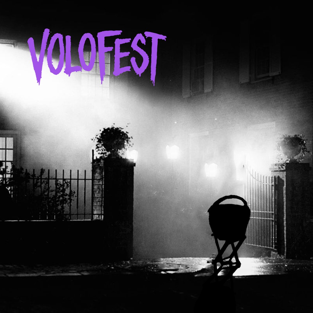 Cartel VOLOFEST — casa en la niebla